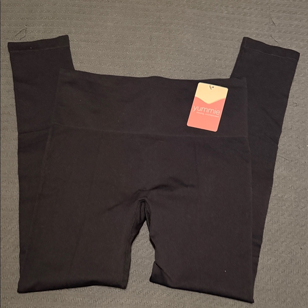 Yummie Black Leggings size M/L NWT
